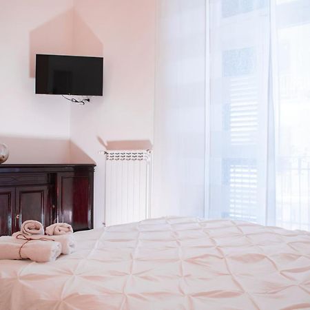 Luxury Bnb Pisacane Apartment Бари Екстериор снимка