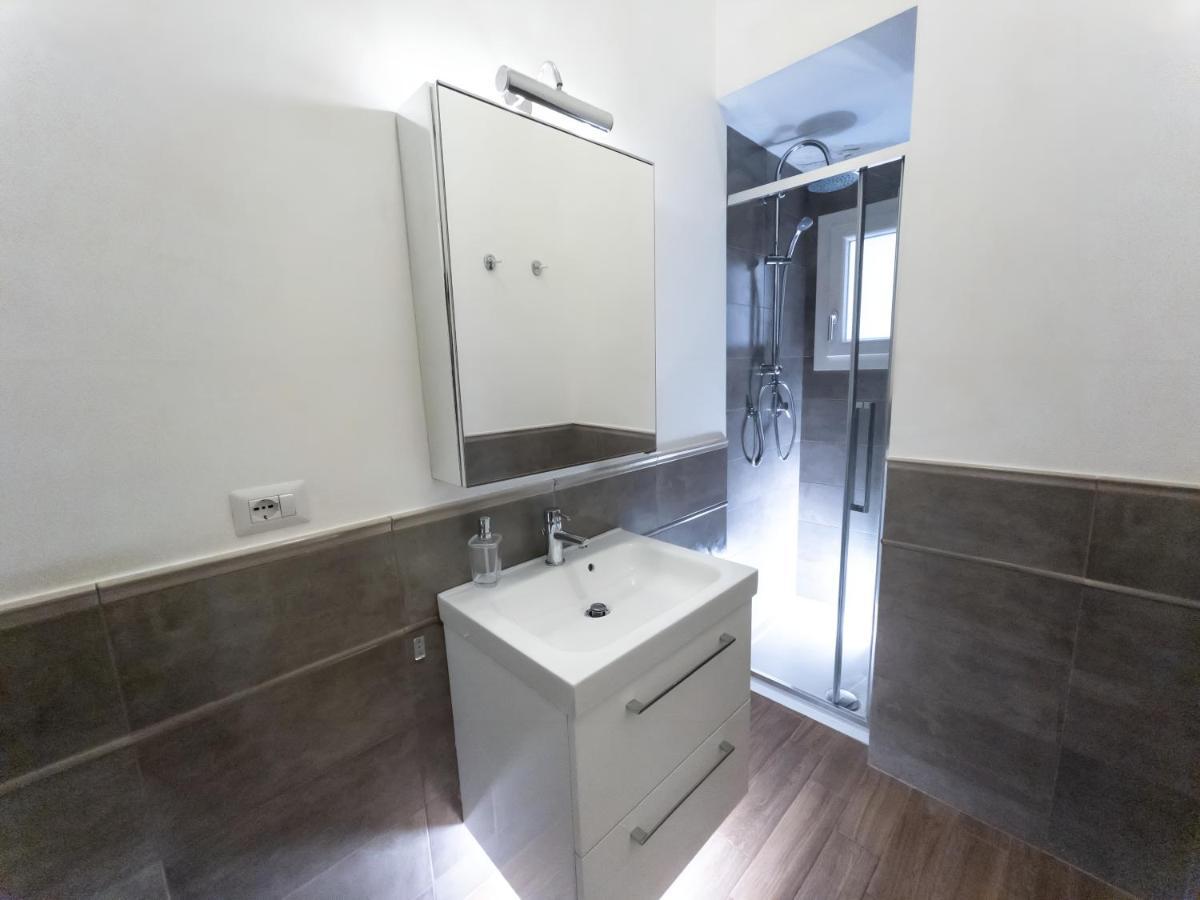 Luxury Bnb Pisacane Apartment Бари Екстериор снимка